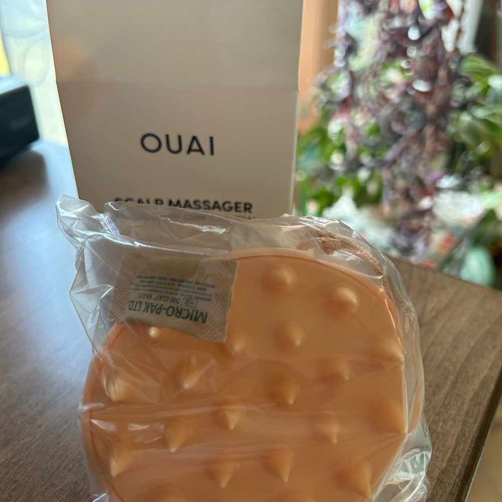 NWT Oaui scalp massager, hair wash massager for shower / peach color - Picture 4 of 4